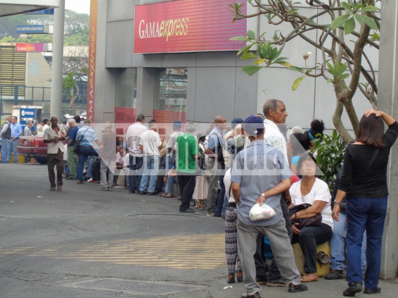 Ο Μαδούρο τυπώνει χαρτονομίσματα μεγαλύτερης αξίας -Οργιο φημών για χρεοκοπία [εικόνες] | iefimerida.gr 3