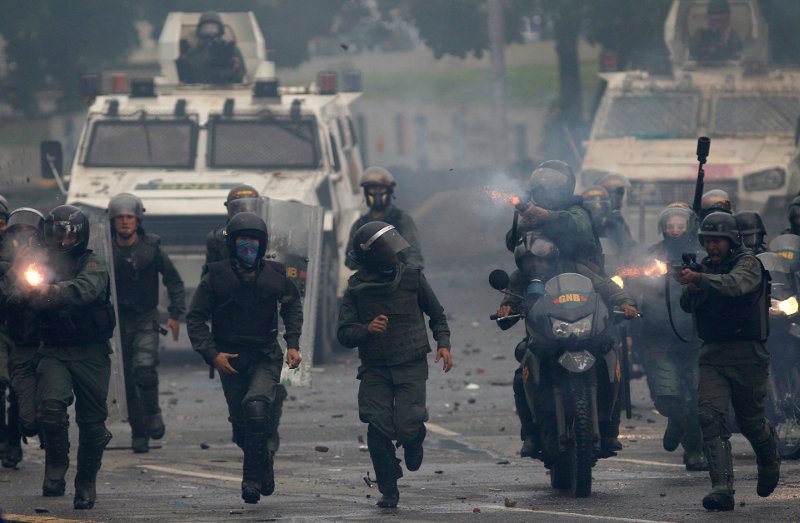 Στις κάλπες σήμερα οι Βενεζουελανοί- Εν μέσω βίαιων διαδηλώσεων | iefimerida.gr 2