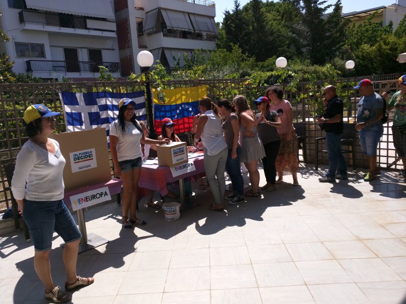Ατυπο δημοψήφισμα της αντιπολίτευσης στη Βενεζουέλα -Ψηφίζουν και στην Ελλάδα [εικόνες] | iefimerida.gr 0