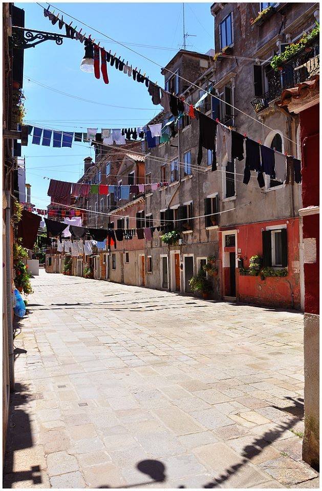 Σάλος με γονδολιέρη που «ανακουφίζεται» δημόσια στη Βενετία [εικόνες] | iefimerida.gr 6