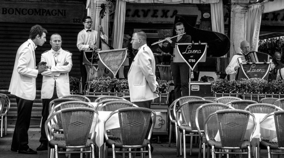 Πώς δουλεύουν οι άνθρωποι σε όλο τον κόσμο -Φωτογραφίες προδίδουν τις διαφορές [εικόνες] | iefimerida.gr 12