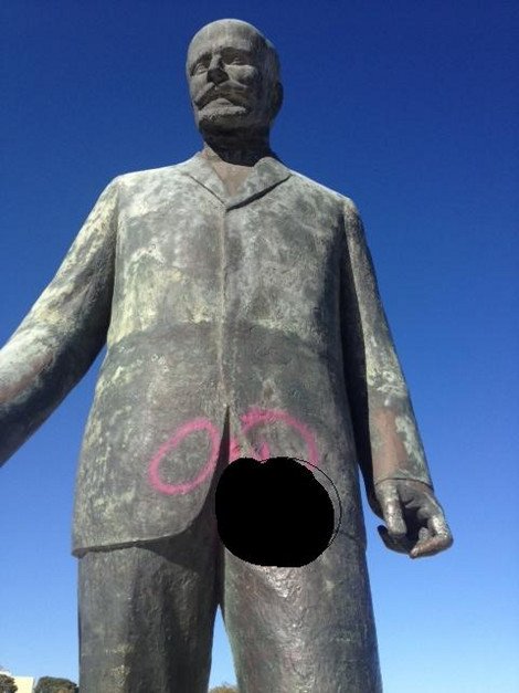 Βεβήλωσαν το άγαλμα του Ελευθερίου Βενιζέλου στο Ηράκλειο Κρήτης [εικόνες] | iefimerida.gr 1