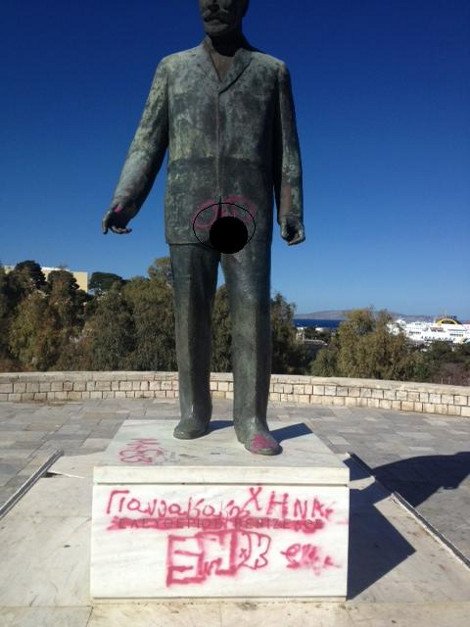 Βεβήλωσαν το άγαλμα του Ελευθερίου Βενιζέλου στο Ηράκλειο Κρήτης [εικόνες] | iefimerida.gr 0