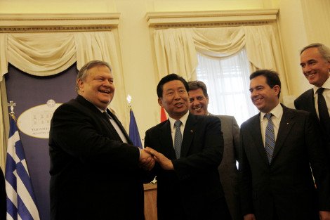 Το παρασκήνιο της παρασημοφόρησης του προέδρου της Cosco από τον Βενιζέλο: Τα χαμόγελα, οι χειραψίες και τα χάδια [εικόνες] | iefimerida.gr 5