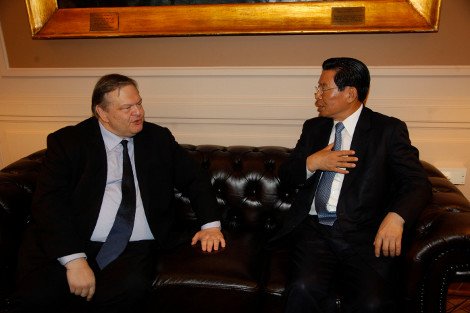 Το παρασκήνιο της παρασημοφόρησης του προέδρου της Cosco από τον Βενιζέλο: Τα χαμόγελα, οι χειραψίες και τα χάδια [εικόνες] | iefimerida.gr 6