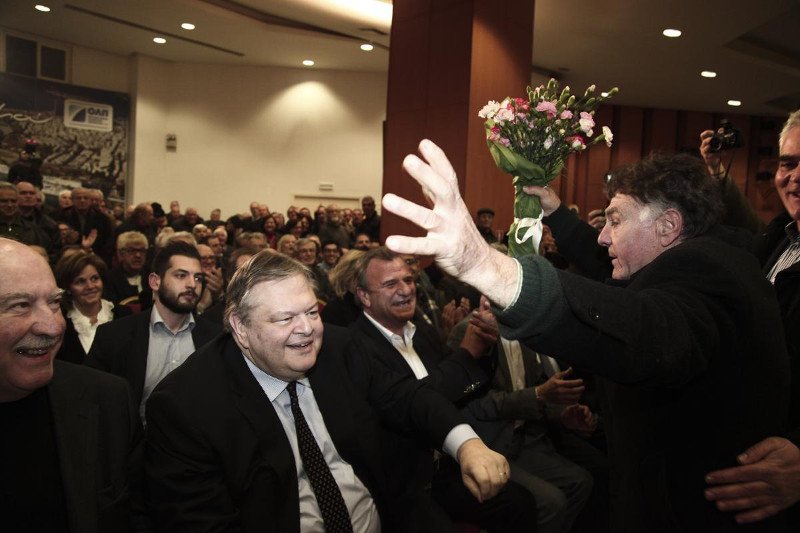 Ο Βενιζέλος απασφάλισε κατά Παπανδρέου: Ανήθικη η στάση του, συμπεριφέρεται ως πρίγκιπας και ιδιοκτήτης | iefimerida.gr 0