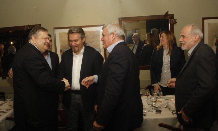 Το εορταστικό δείπνο Βενιζέλου στους βουλευτές του ΠΑΣΟΚ [εικόνες] | iefimerida.gr 2
