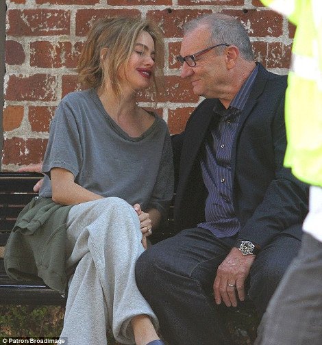 Εμφάνιση -σοκ από την Σοφία Βεργκάρα [εικόνες] | iefimerida.gr 5