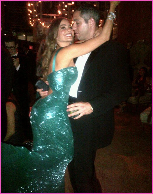 Το σέξι ατύχημα της Σοφία Βεργκάρα: «Ανοιξε» το φόρεμά της και φάνηκαν τα οπίσθιά της [εικόνες] | iefimerida.gr 1