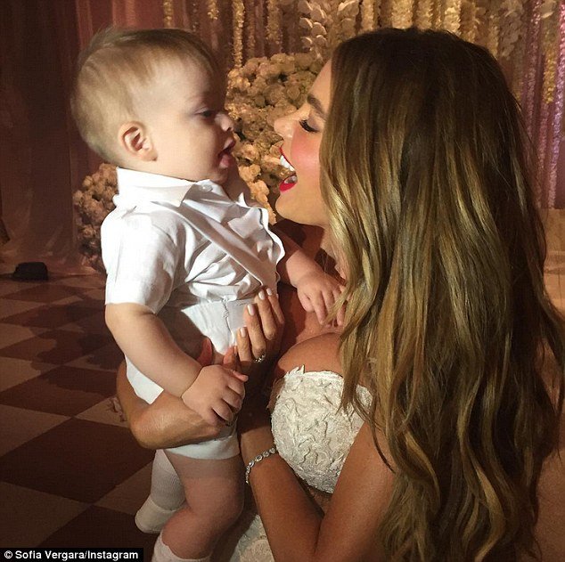 Η Σοφία Βεργκάρα παντρεύτηκε ξανά -Εκθαμβωτική νύφη στα 43 της [εικόνες] | iefimerida.gr 5