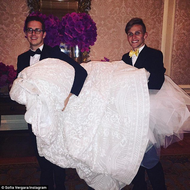 Η Σοφία Βεργκάρα παντρεύτηκε ξανά -Εκθαμβωτική νύφη στα 43 της [εικόνες] | iefimerida.gr 6