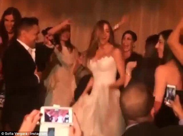 Η Σοφία Βεργκάρα παντρεύτηκε ξανά -Εκθαμβωτική νύφη στα 43 της [εικόνες] | iefimerida.gr 8