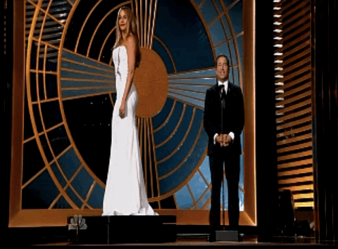 Εβαλαν τη Βεργκάρα σε περιστρεφόμενη βάση για να δείξουν τις καμπύλες της [gif] | iefimerida.gr 0