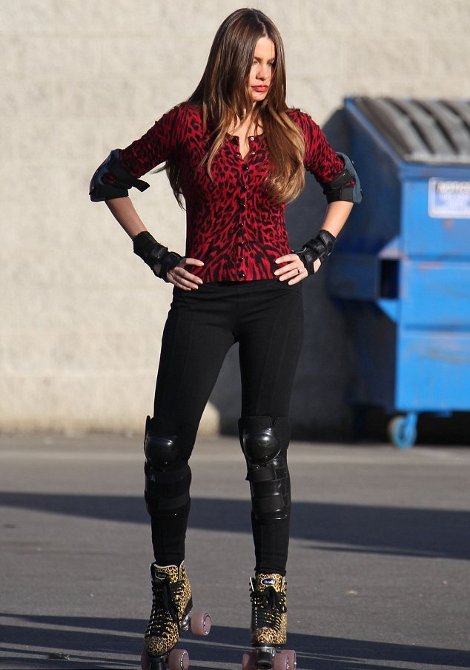 Η Σοφία Βεργκάρα προσπαθεί να κάνει πατίνια και δίνει τροφή για σκέψεις [εικόνες] | iefimerida.gr 2