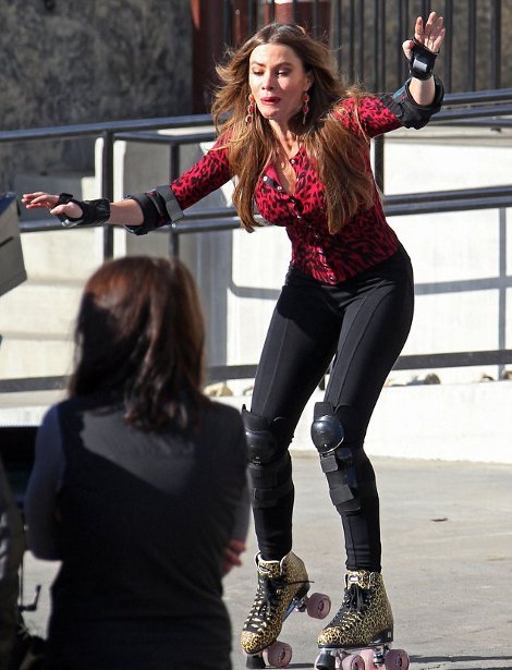 Η Σοφία Βεργκάρα προσπαθεί να κάνει πατίνια και δίνει τροφή για σκέψεις [εικόνες] | iefimerida.gr 3