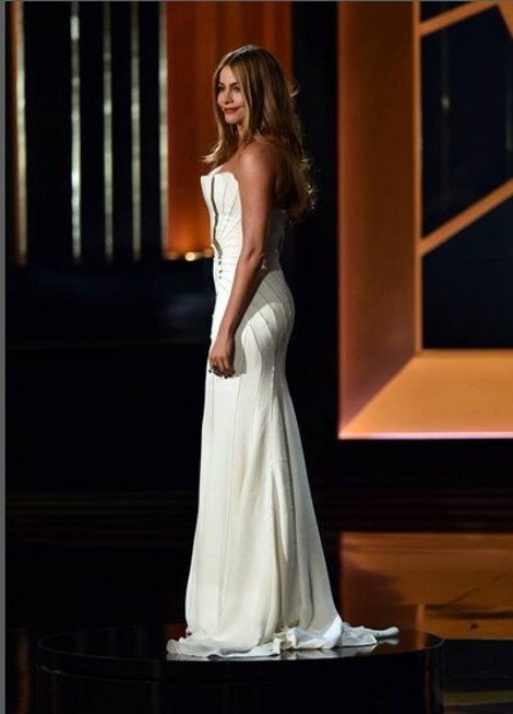 Εβαλαν τη Βεργκάρα σε περιστρεφόμενη βάση για να δείξουν τις καμπύλες της [gif] | iefimerida.gr 2