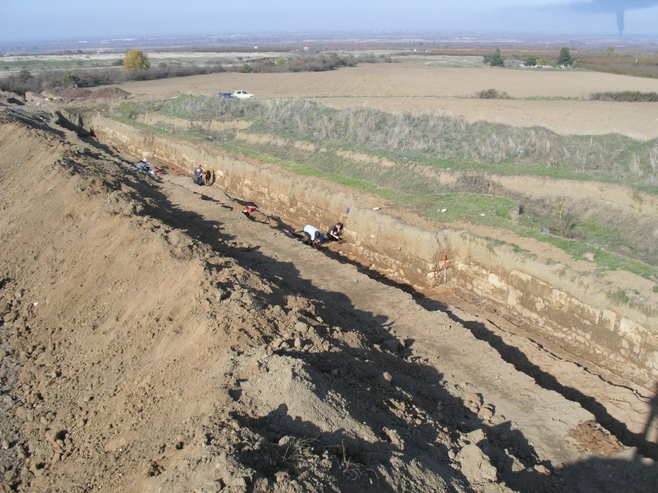 Αποκαλύφθηκε τo εντυπωσιακό οχυρωματικό τείχος της Βεργίνας από το 300 π.Χ. [εικόνες]  | iefimerida.gr 1