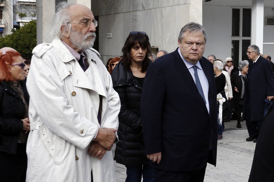 Πολιτικοί και φίλοι είπαν το τελευταίο «αντίο» στον Κώστα Βεργόπουλο [εικόνες] | iefimerida.gr 2