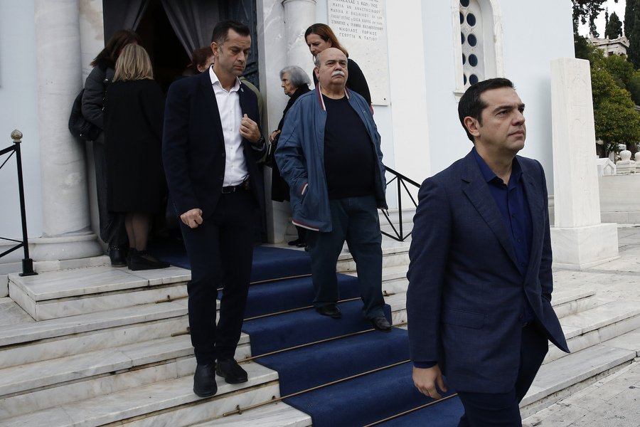 Πολιτικοί και φίλοι είπαν το τελευταίο «αντίο» στον Κώστα Βεργόπουλο [εικόνες] | iefimerida.gr 1