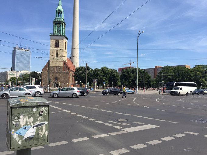 Λήξη συναγερμού στο Βερολίνο: Η ύποπτη βαλίτσα είχε τελικά... άπλυτα [εικόνες] | iefimerida.gr 2