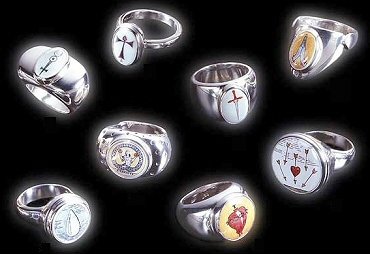 Betony Vernon, η διασημότερη και πιο σοφιστικέ δημιουργός ερωτικών κοσμημάτων [εικόνες] | iefimerida.gr 0