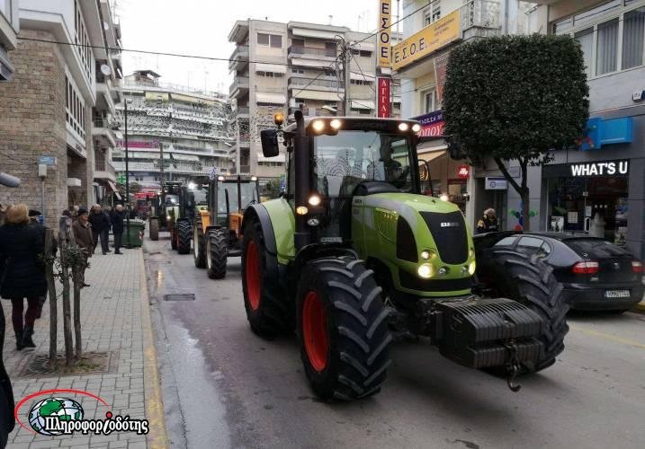 Οι αγρότες στους δρόμους: Εκλεισαν για 2 ώρες την Κορίνθου-Πατρών -Απίστευτη ταλαιπωρία και ουρές [εικόνες] | iefimerida.gr 11