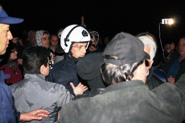 Βέροια: Πήγαν να λιντσάρουν βουλευτή του ΣΥΡΙΖΑ - Λόγω των προσφύγων [εικόνες] | iefimerida.gr 1