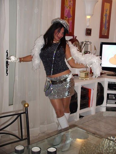 Aπέλυσαν 50χρονη σχολική επόπτη που έπαιζε τη γυναίκα-κούγκαρ σε κλιπ [εικόνες+βίντεο] | iefimerida.gr 10