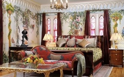 Μια Ελληνίδα δημοσιογράφος στο σπίτι που δολοφονήθηκε ο Βερσάτσε [εικόνες] | iefimerida.gr 1