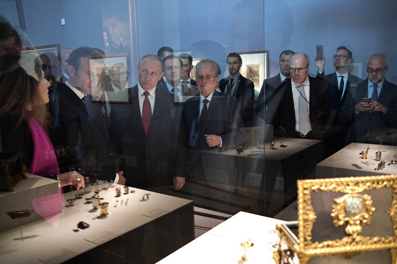 Ο Μακρόν πήγε βόλτα τον Πούτιν με αυτοκινητάκι του γκολφ -Η ξενάγηση στις Βερσαλίες [εικόνες] | iefimerida.gr 6