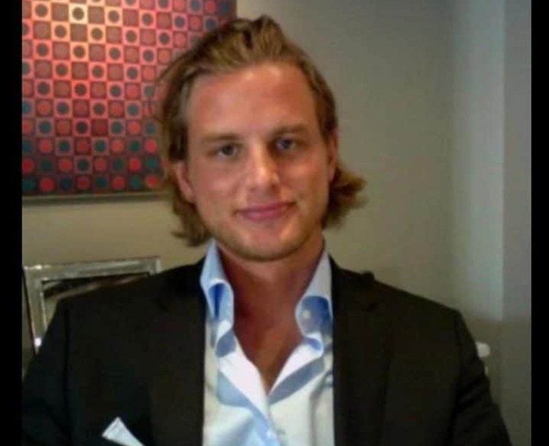 Ελβετία: Eμπορος τέχνης σκότωσε φίλο του υπό την επήρεια ναρκωτικών -Nόμιζε πως ήταν «εξωγήινος» [εικόνες] | iefimerida.gr 0