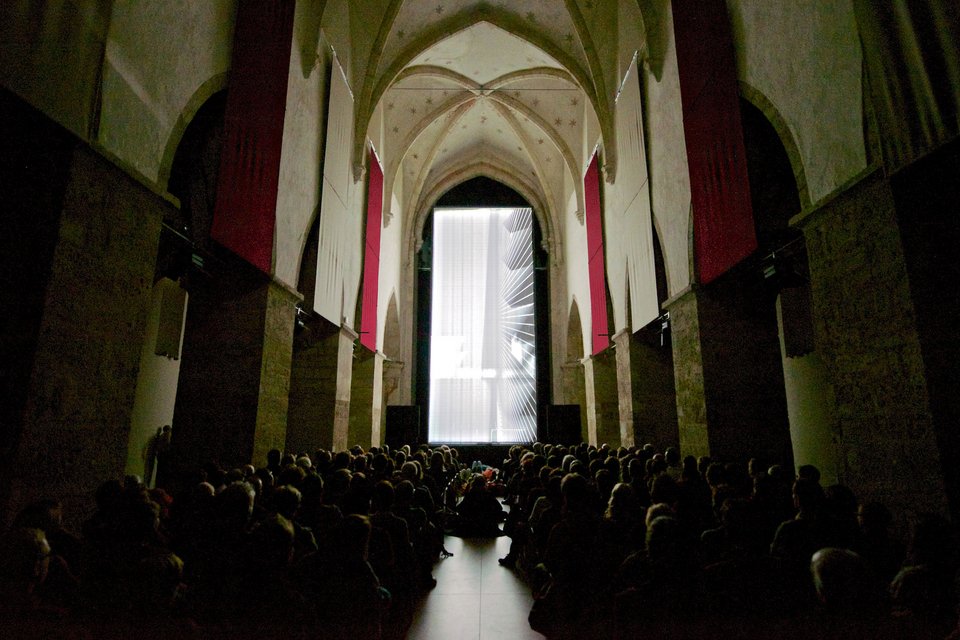 Το κάθετο σινεμά της Ολλανδίας που επαναπροσδιορίζει την έννοια του κινηματογράφου [εικόνες]  | iefimerida.gr 1