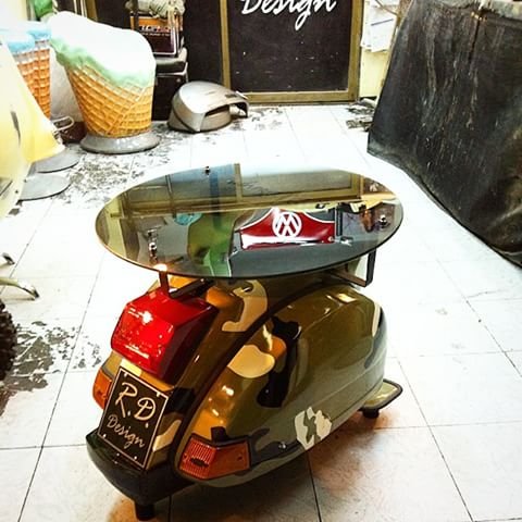 Designer βάζει τη Vespa στο σαλόνι -Γίνεται τραπεζάκι, λάμπα και σκαμπό [εικόνες]  | iefimerida.gr 2
