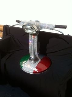 Designer βάζει τη Vespa στο σαλόνι -Γίνεται τραπεζάκι, λάμπα και σκαμπό [εικόνες]  | iefimerida.gr 3