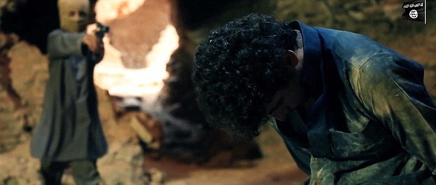 Φρίκη χωρίς τέλος από το ΙSIS: Βάζουν παιδιά να παίζουν κρυφτό με αιχμαλώτους και να τους σκοτώνουν [βίντεο] | iefimerida.gr 0