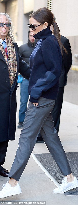 Απίστευτο: Η Βικτόρια Μπέκαμ στη Νέα Υόρκη με... αθλητικά παπούτσια [εικόνες] | iefimerida.gr 1