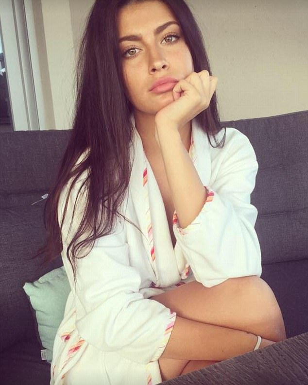 Ο Ορλάντο Μπλουμ ζήτησε συγγνώμη από τη σερβιτόρα που απολύθηκε μετά την καυτή νύχτα μαζί του [εικόνες] | iefimerida.gr 0