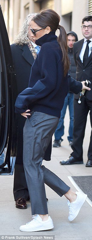 Απίστευτο: Η Βικτόρια Μπέκαμ στη Νέα Υόρκη με... αθλητικά παπούτσια [εικόνες] | iefimerida.gr 2