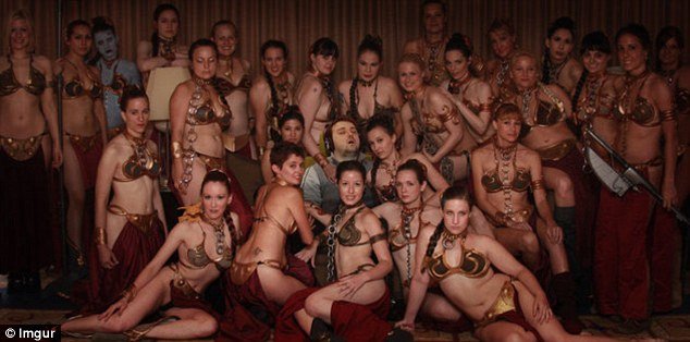 Κοιμήθηκε την πρώτη μέρα στη δουλειά και τον τρόλαρε όλο το Ιντερνετ -Σταρς, καρτούνς... [εικόνες] | iefimerida.gr 9