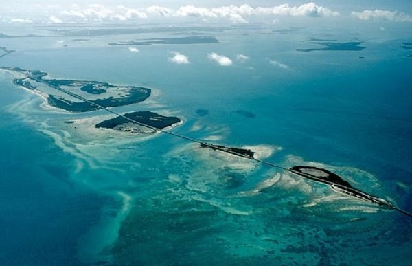 Διασχίζοντας τον ωκεανό με αυτοκίνητο: Μία λεωφόρος πάνω από τον Ατλαντικό [εικόνες] | iefimerida.gr 1