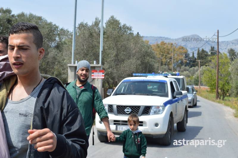 Η απόδραση των μεταναστών από το hotspot Χίου -Εκοψαν τα συρματοπλέγματα και έφυγαν [εικόνες & βίντεο] | iefimerida.gr 4