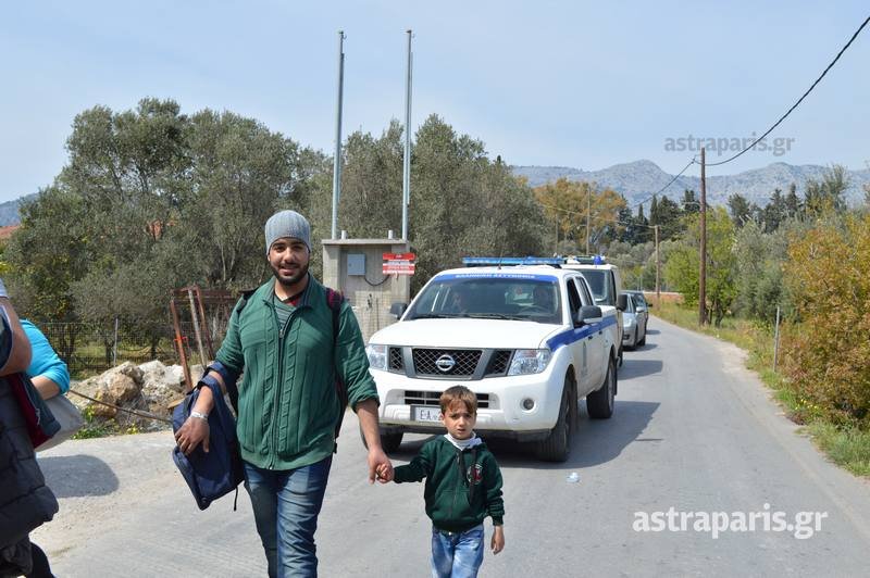 Η απόδραση των μεταναστών από το hotspot Χίου -Εκοψαν τα συρματοπλέγματα και έφυγαν [εικόνες & βίντεο] | iefimerida.gr 6