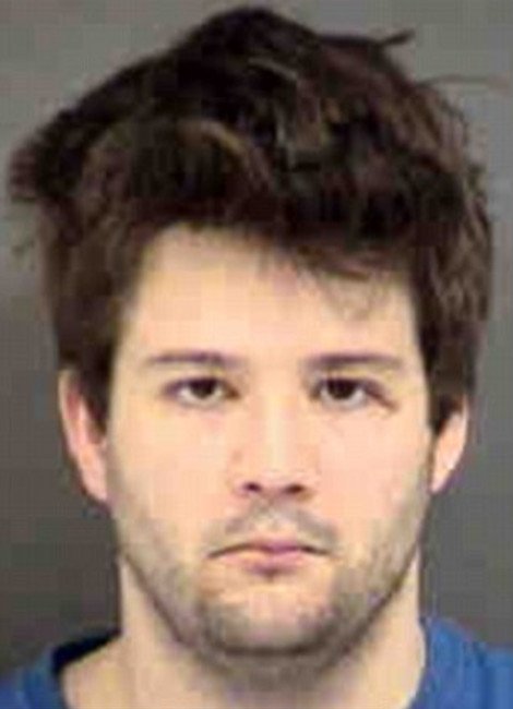 Σοκαριστικό: Μητέρα ανοίγει τη ντουλάπα και ανακαλύπτει το βιαστή της ανήλικης κόρης της  [εικόνες] | iefimerida.gr 2