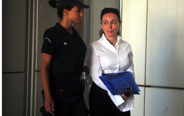 Xαμογελαστοί προσήλθαν στη δίκη Ακης και Βίκυ- «Με ενοχοποίησε ο Παπανδρέου», λέει ο Τσοχατζόπουλος [εικόνες] | iefimerida.gr 0