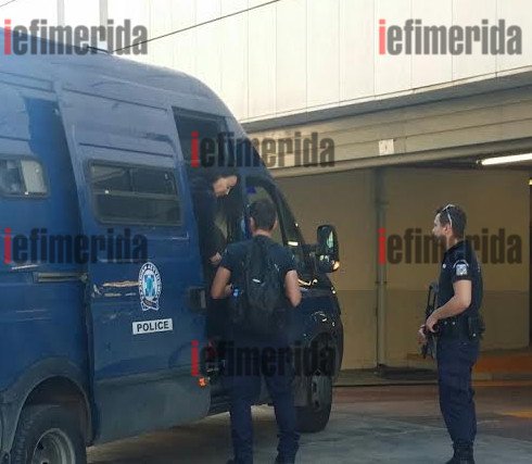 Τα «νάζια» της Βίκυς Σταμάτη στο Εφετείο: Γιατί αρνιόταν πεισματικά να βγει από την κλούβα [εικόνες & βίντεο] | iefimerida.gr 2