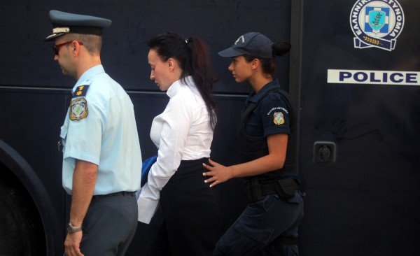 Xαμογελαστοί προσήλθαν στη δίκη Ακης και Βίκυ- «Με ενοχοποίησε ο Παπανδρέου», λέει ο Τσοχατζόπουλος [εικόνες] | iefimerida.gr 1