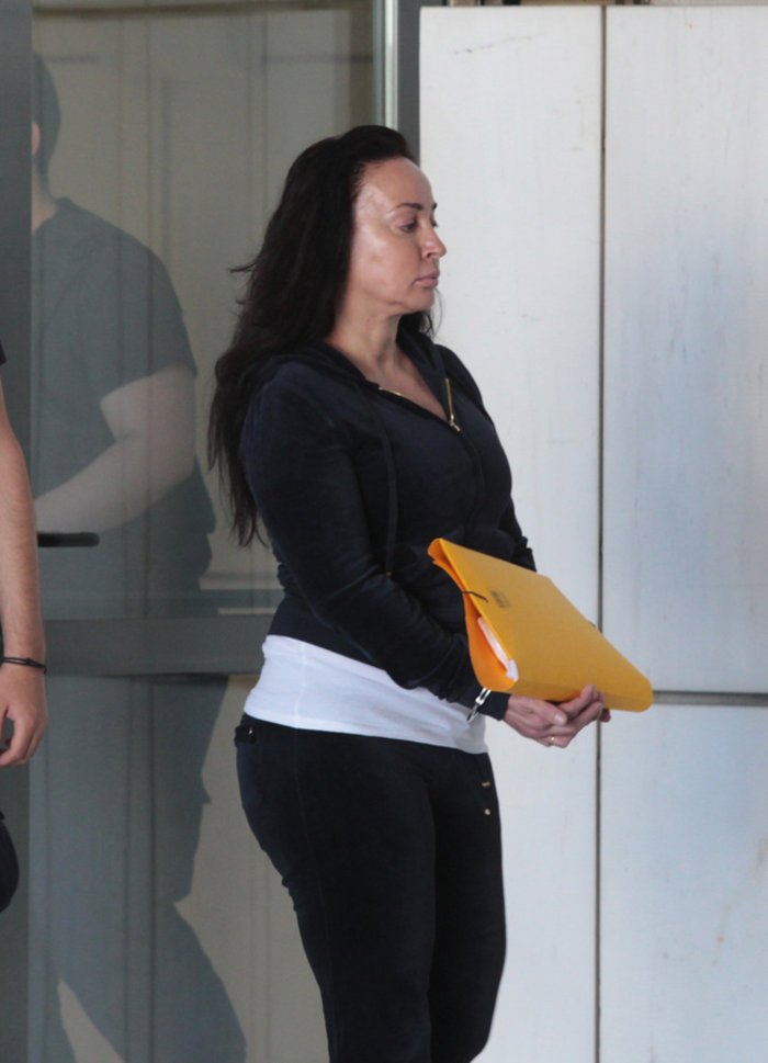 Αγνώριστη στη δίκη η Βίκυ Σταμάτη και με πολλά κιλά [εικόνες] | iefimerida.gr 1