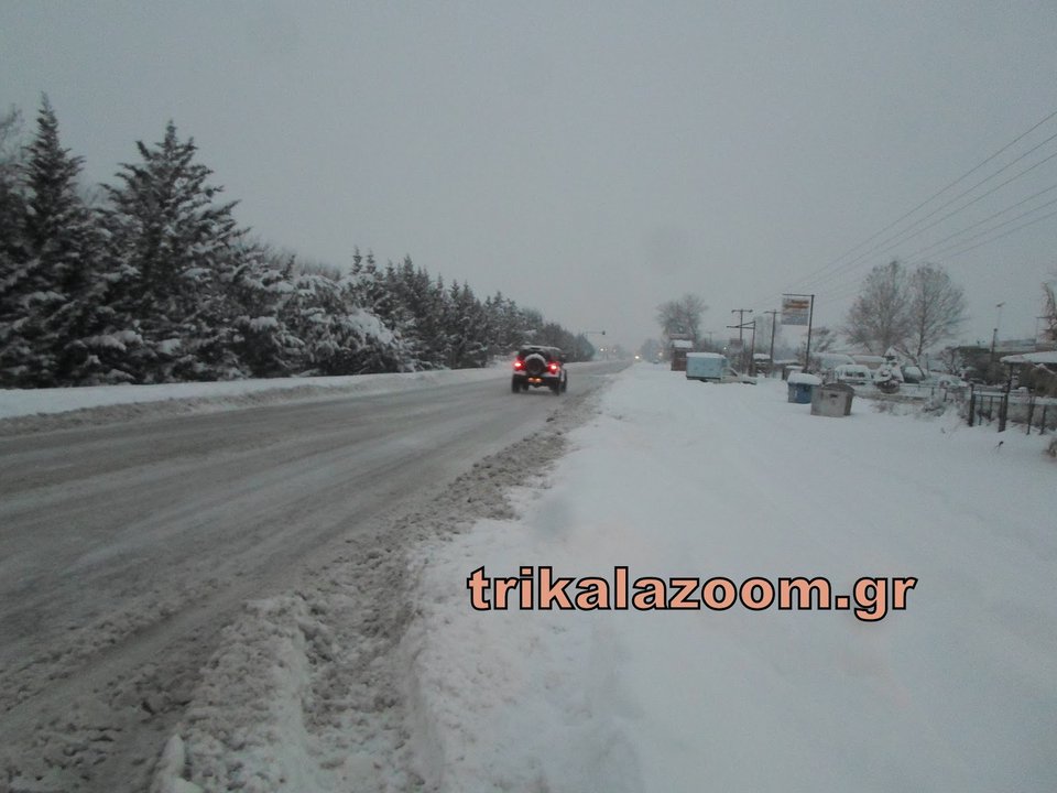 Ο χιονιάς «Βίκτωρ» χτύπησε τα Τρίκαλα -Πυκνό χιόνι αυτή την ώρα [εικόνες&βίντεο] | iefimerida.gr 0