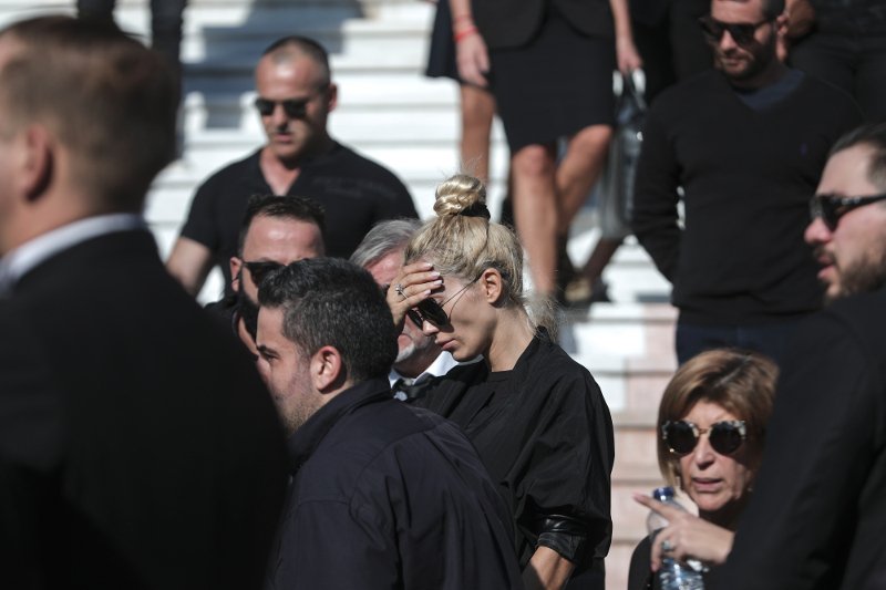 Σύμφωνα με πληροφορίες σκέφτεται να μετακομίσει εκεί με τα παιδιά της.