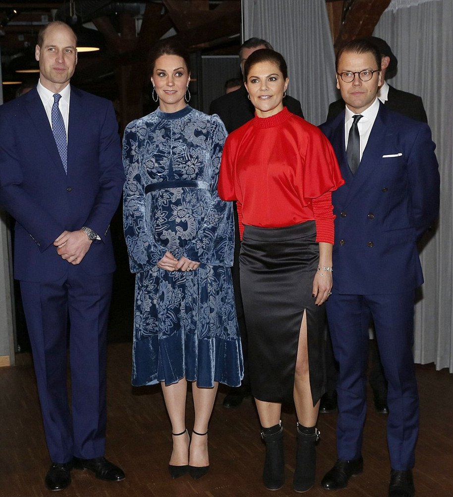 Το τερμάτισε: Η πριγκίπισσα Βικτόρια στην πιο κιτς εμφάνισή της -Παρέσυρε και την Κέιτ στην κακογουστιά [εικόνες] | iefimerida.gr 5